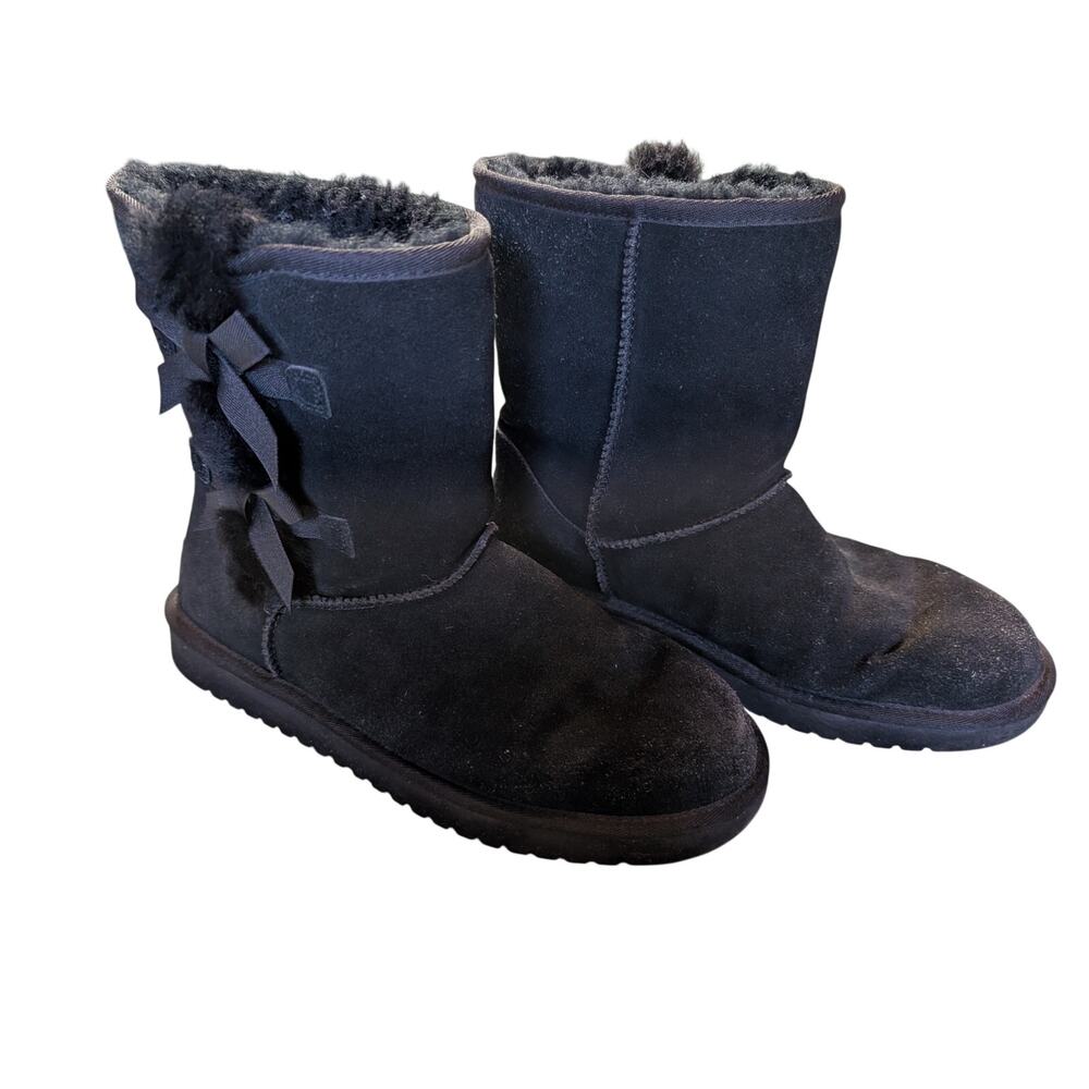 Koolaburra by UGG Womens 10 Victoria Short Boots Black Suede Bows Pom Faux Fur